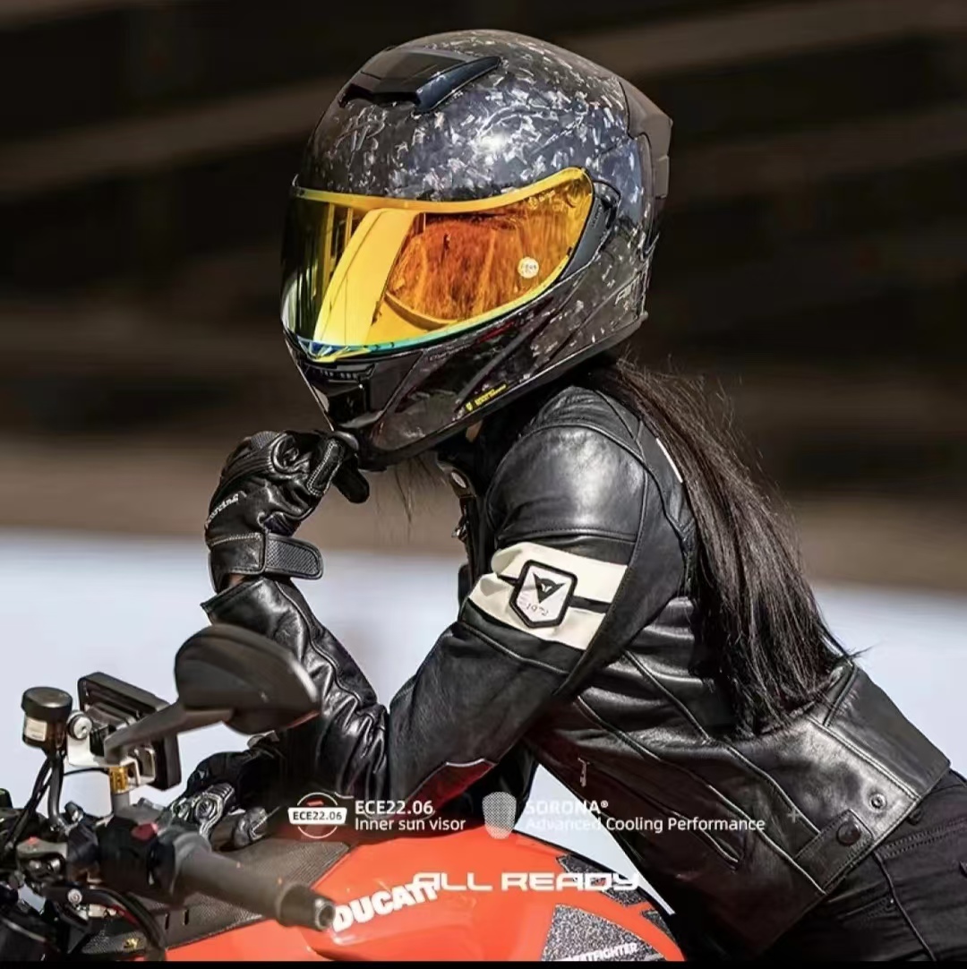 Casco moto in fibra di carboni - Carbon Fiber Lightweight Motorcycle Helmet recensione e prezzo